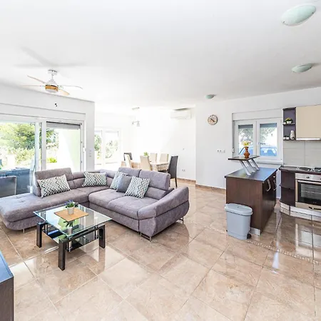 Three-bedroom In Saldun * تروغير